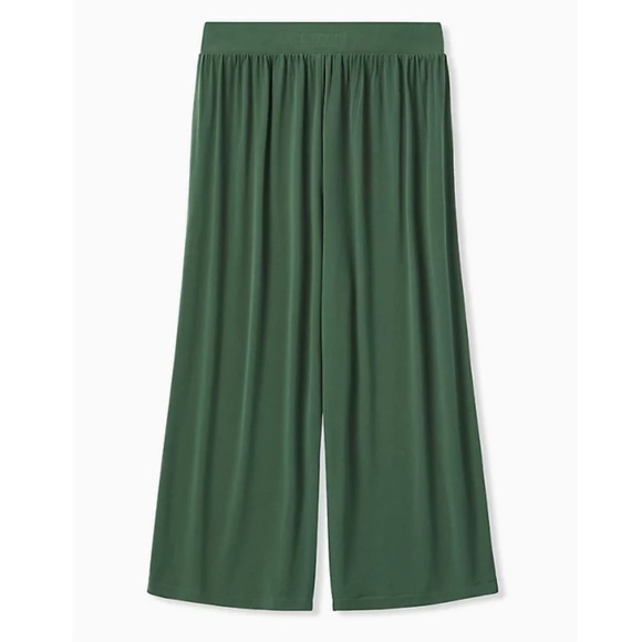 Torrid 1 CROP PULL-ON WIDE LEG STUDIO KNIT MID-RISE PANT - Picture 2 of 8